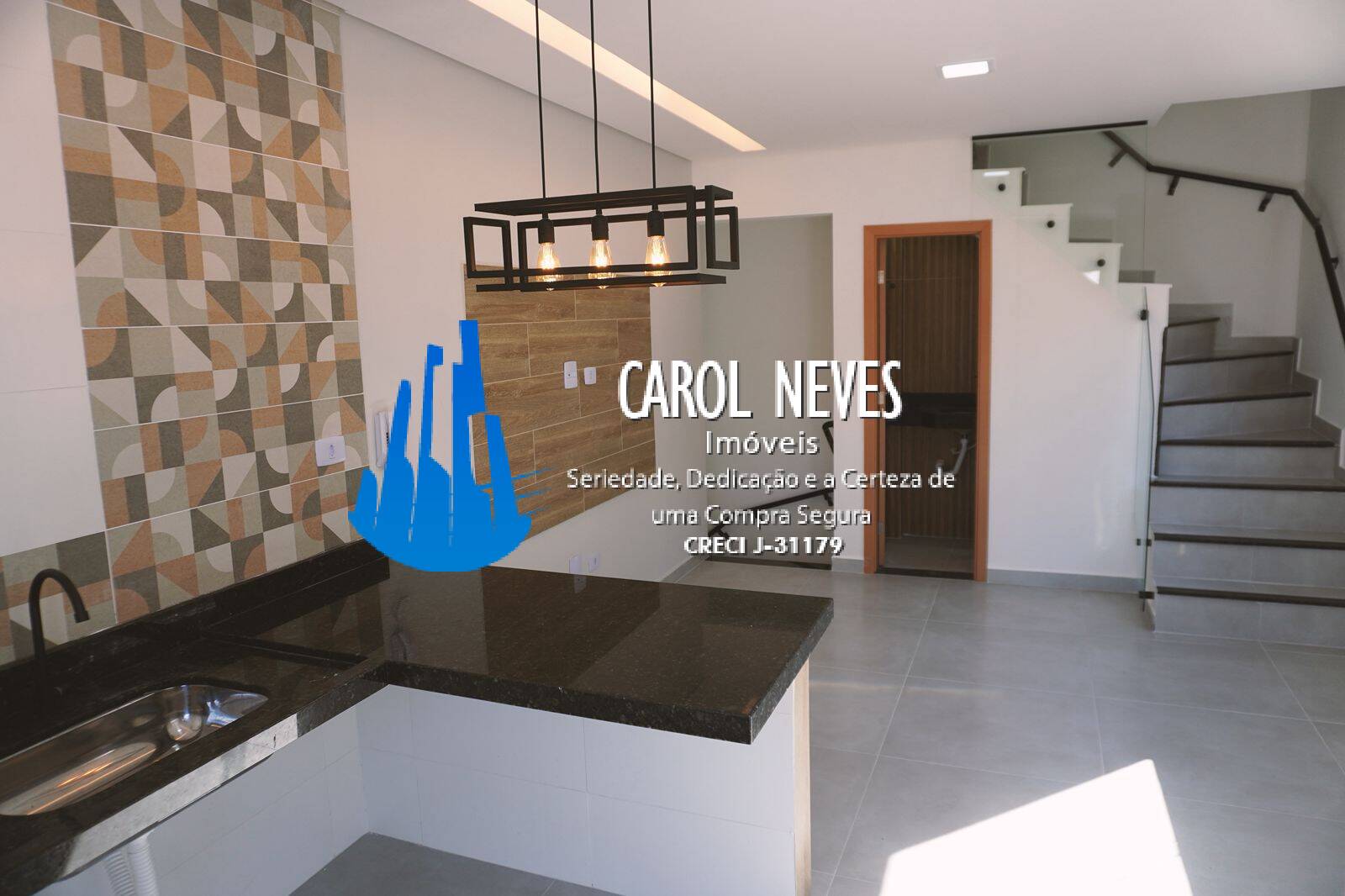 Casa à venda com 2 quartos, 82m² - Foto 1